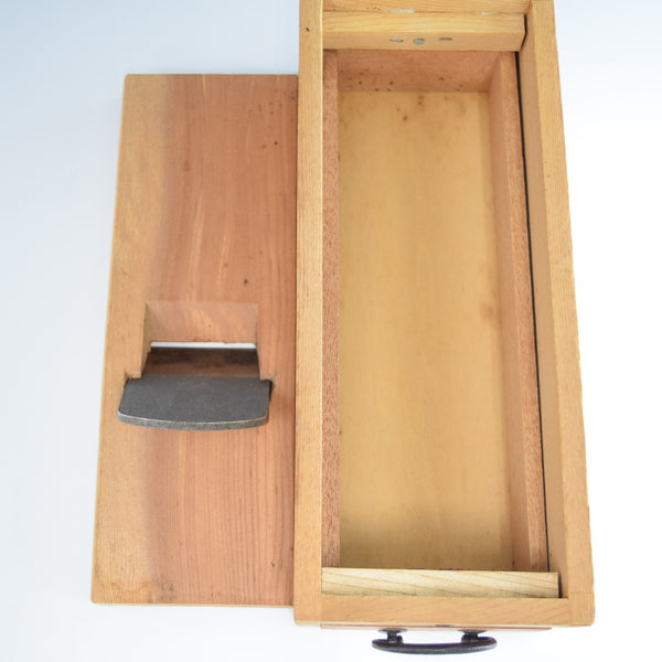 日本の伝統的なかつお節削り 鰹節削り器 木製カッティングボックス