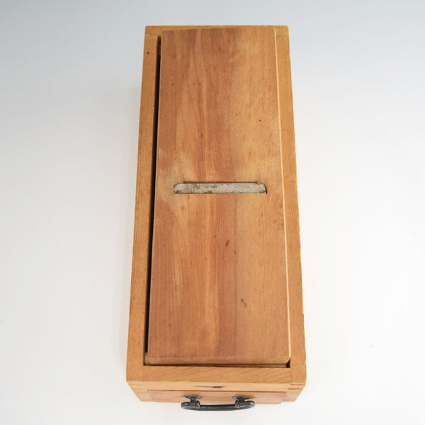 日本の伝統的なかつお節削り 鰹節削り器 木製カッティングボックス