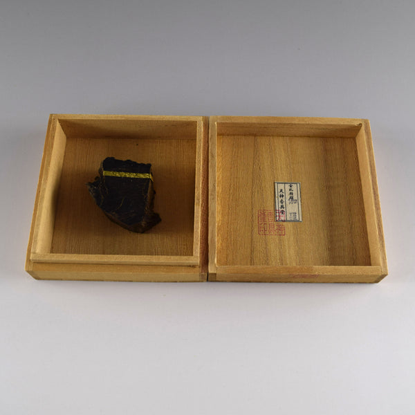 4.0cm×4.0cm×1.8cm 特選 沈香 ウッド 桐箱付 (1点もの)