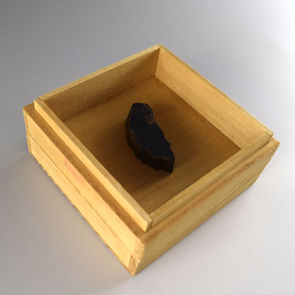 4.2cm×1.8cm×1.1cm 特選 沈香 ウッド 桐箱付 (1点もの)