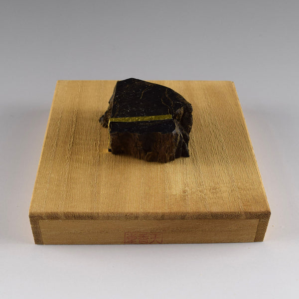 4.0cm×4.0cm×1.8cm 特選 沈香 ウッド 桐箱付 (1点もの)