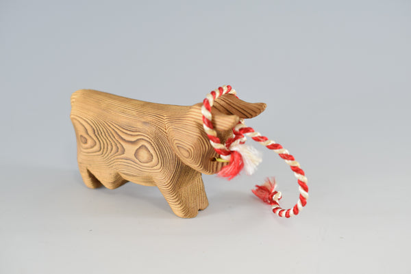 日本 木彫りの雄牛の飾り チャーム ホームデコレーション