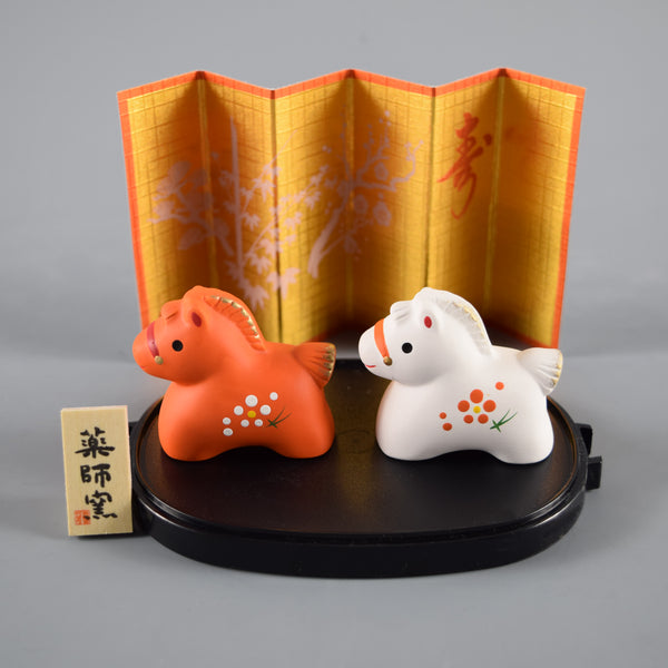 2026 Japanese Zodiac Horse Ceramic Ornament (57 White & Pink basket)