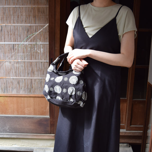 Polyester Handbag Tote bag - Chrysanthemum Flower Pattern, Black