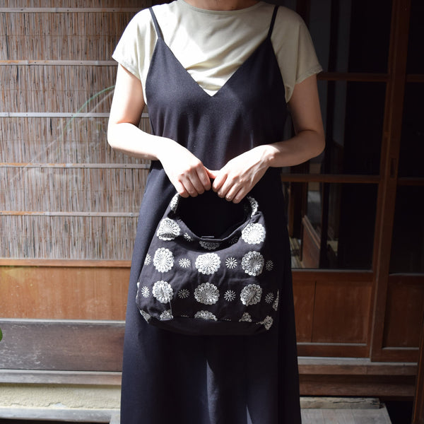Polyester Handbag Tote bag - Chrysanthemum Flower Pattern, Black