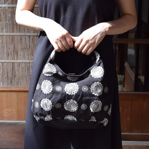 Polyester Handbag Tote bag - Chrysanthemum Flower Pattern, Black