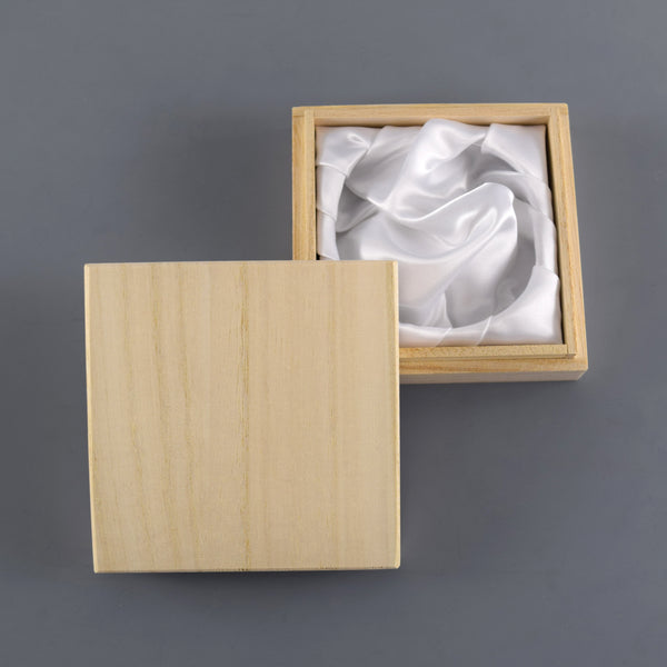 9.5×9.5cm Inro Kiri Paulownia Wooden Box with White Cloth