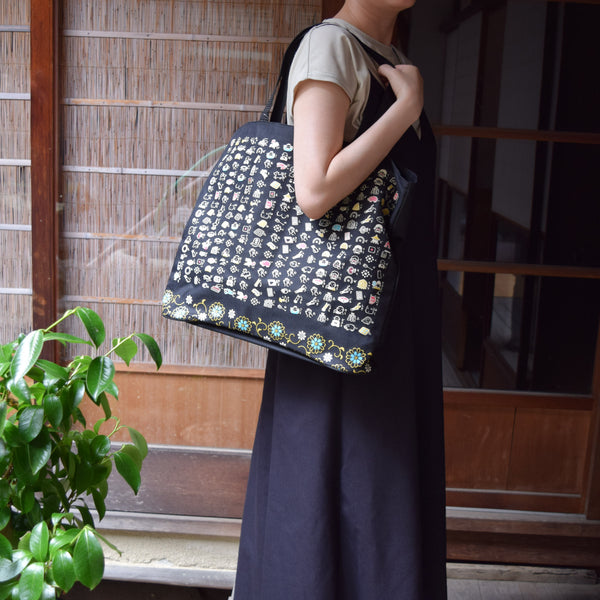 Polyester Handbag Tote bag - illustrated Heart Sutra Pattern