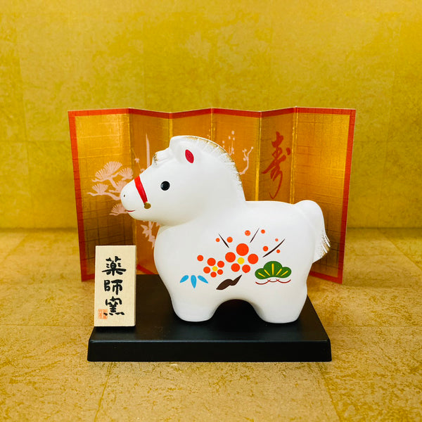 2026年 招福　馬年　干支午　新年　薬師窯　置物　24 錦彩招福午（松竹梅）