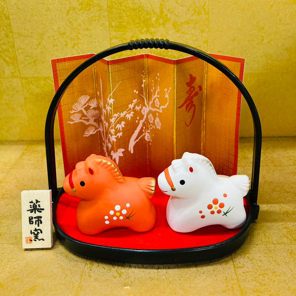 2026 Japanese Zodiac Horse Ceramic Ornament (57 White & Pink basket)